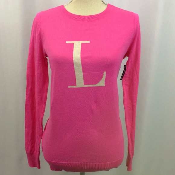 Old Navy Sweaters - Old Navy “L” Crewneck Sweater 🆕🆕🆕